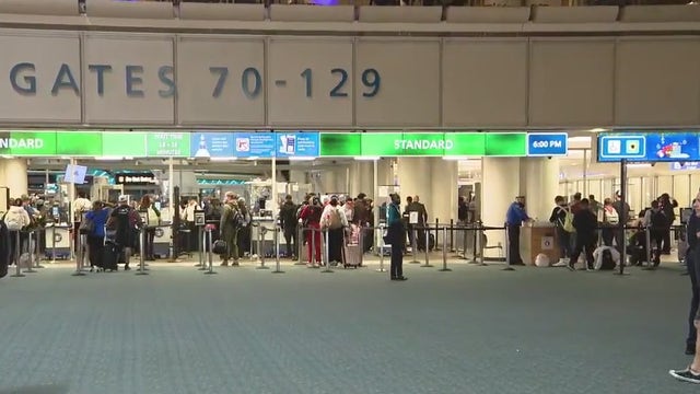 Smooth security, tight parking as holiday travel surges at MCO