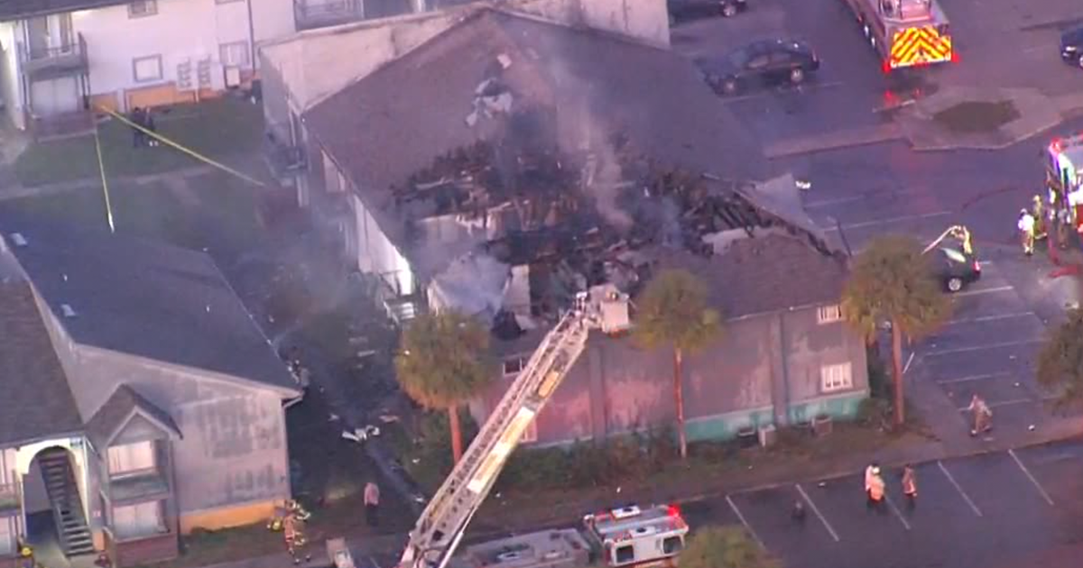 Apartment fire breaks out in Orange County, building deemed a total ...