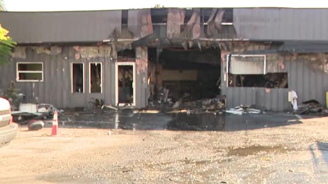 Winter Park cabinet business burns in early morning fire