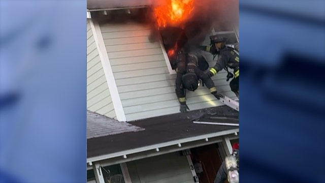 Orlando firefighter among 2 people injured as crews battle house fire