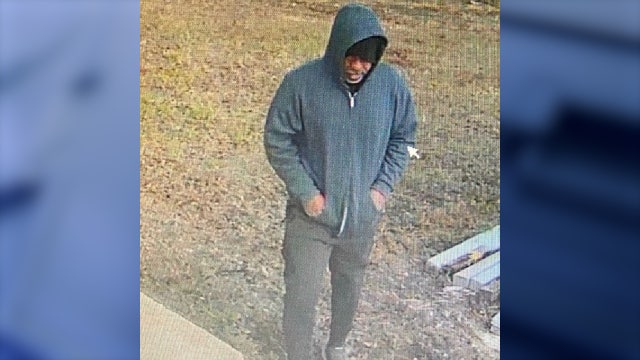 Deputies search for suspect accused of robbing, stabbing man outside Florida gas station for $600