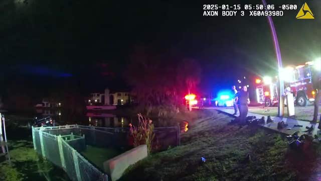 Man pulled from sinking vehicle after crashing into Winter Park lake
