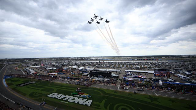 Daytona 500 Thunderbirds flyover: USAF's air squadron makes 15th consecutive appearance at speedway