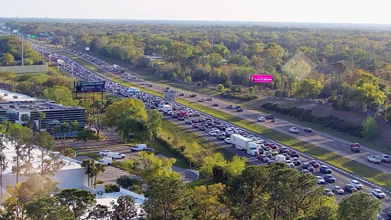 All lanes of I-4 eastbound blocked in Lake Mary following 4-vehicle crash