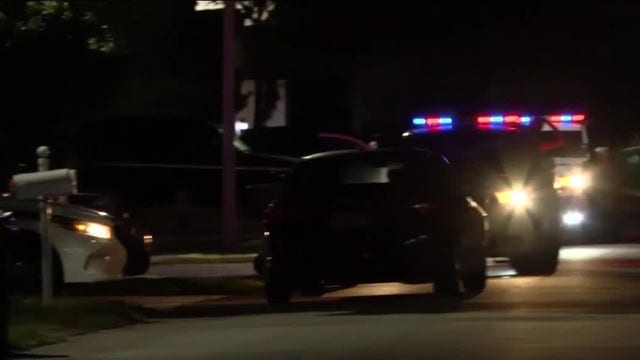 Florida jewelry business owner, family held at gunpoint: officials