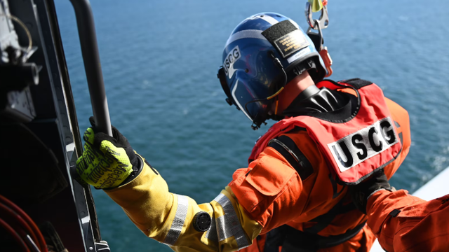 Florida man fails to resurface while freediving, U.S. Coast Guard crews begin emergency search