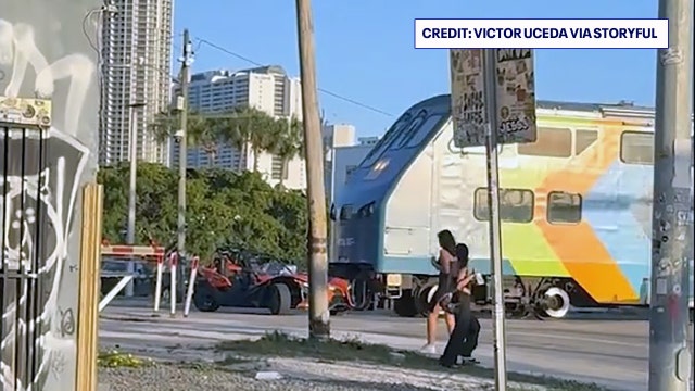 Passengers escape moments before commuter train crashes into 3-wheeler in Miami