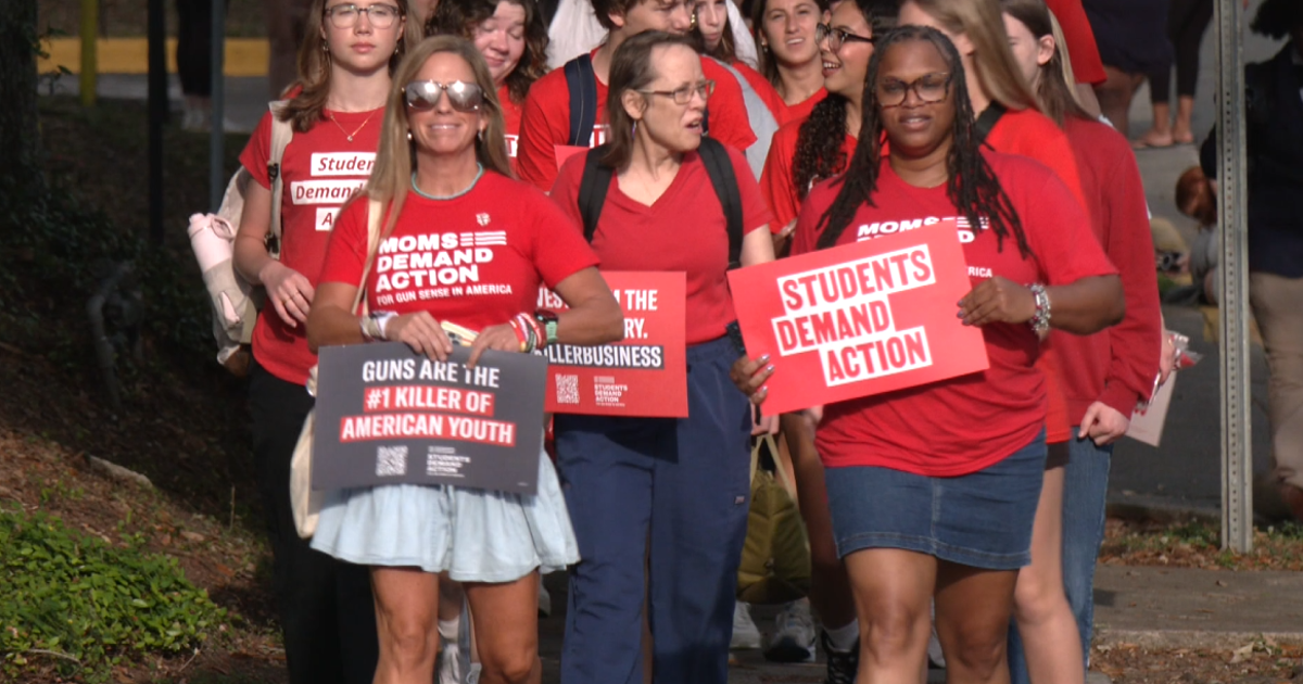 University of Florida students rally for stronger gun laws after deadly ...
