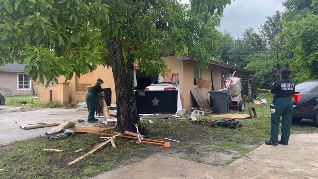 2 dead after car crashes into Polk County home; sheriff links incident to possible drug deal