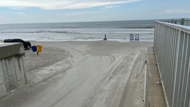 Man struck by lightning at New Smyrna Beach, officials say