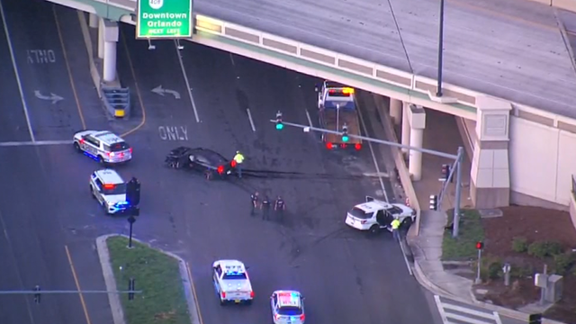 Orange County deputy runs red light, injures 1 in crash: Troopers