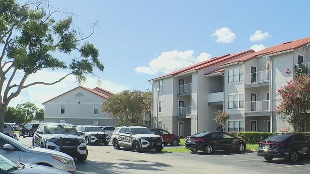 Man with knife shot, killed inside Orlando apartment after charging at deputies: Sheriff's office