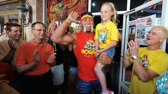Hulk Hogan dies: The story behind his Orlando, Clearwater store, autograph signings