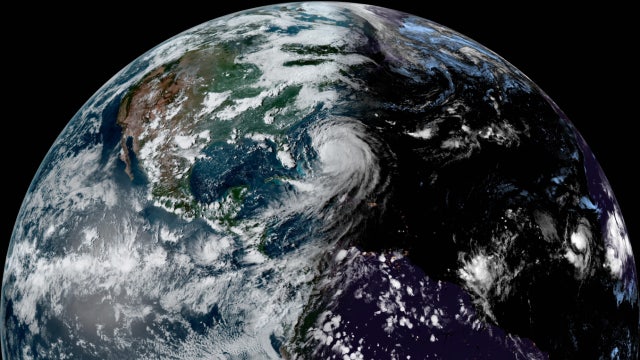 Tropical weather maps: NHC outlook, Saharan dust, water temperatures, wave heights