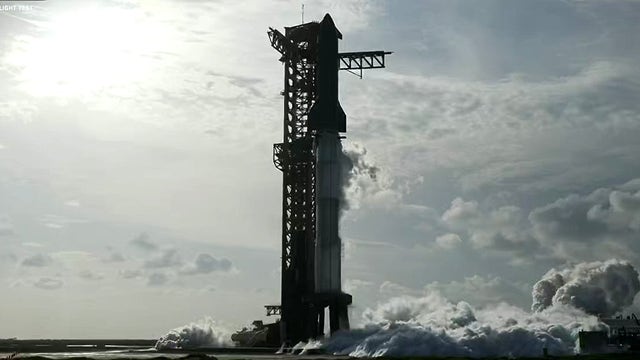 SpaceX successfully launches 10th Starship test with first test payload deployment