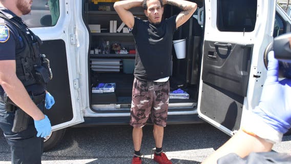 Florida man faces life in prison after stabbing girlfriend with steak knife in apartment near kids: Officials