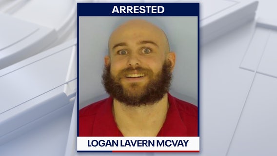 Florida family runs, hides in car as man threatens them with machete during burglary: Deputies