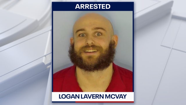 Florida family runs, hides in car as man threatens them with machete during burglary: Deputies