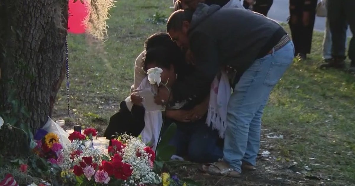 Community gathers for vigil for 3 teens killed in Apopka crash | FOX 35 ...