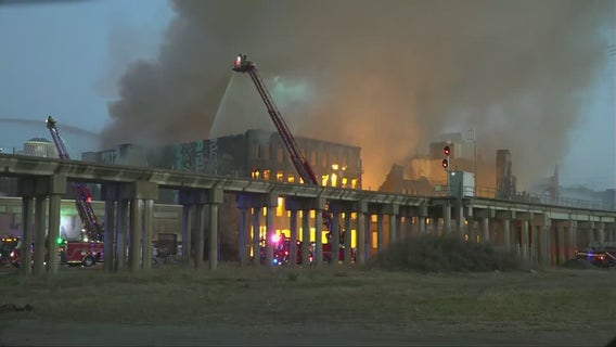 Extremely large, dangerous Black Friday fire breaks out in downtown St. Louis warehouses