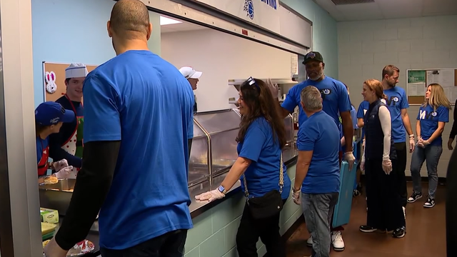 Giving back: Orlando Magic serves Coalition for the Homeless on Thanksgiving