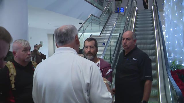 'You're a scumbag': Sheriff, Seabreeze students confront alleged travel scammer at airport