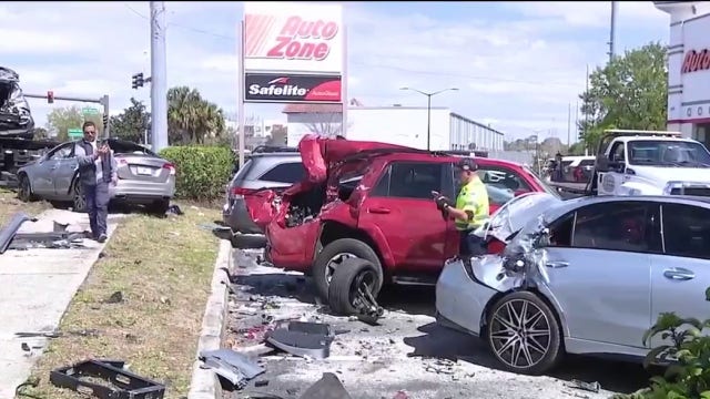 Crash to Florida AutoZone hospitalizes 3; 6 cars damaged