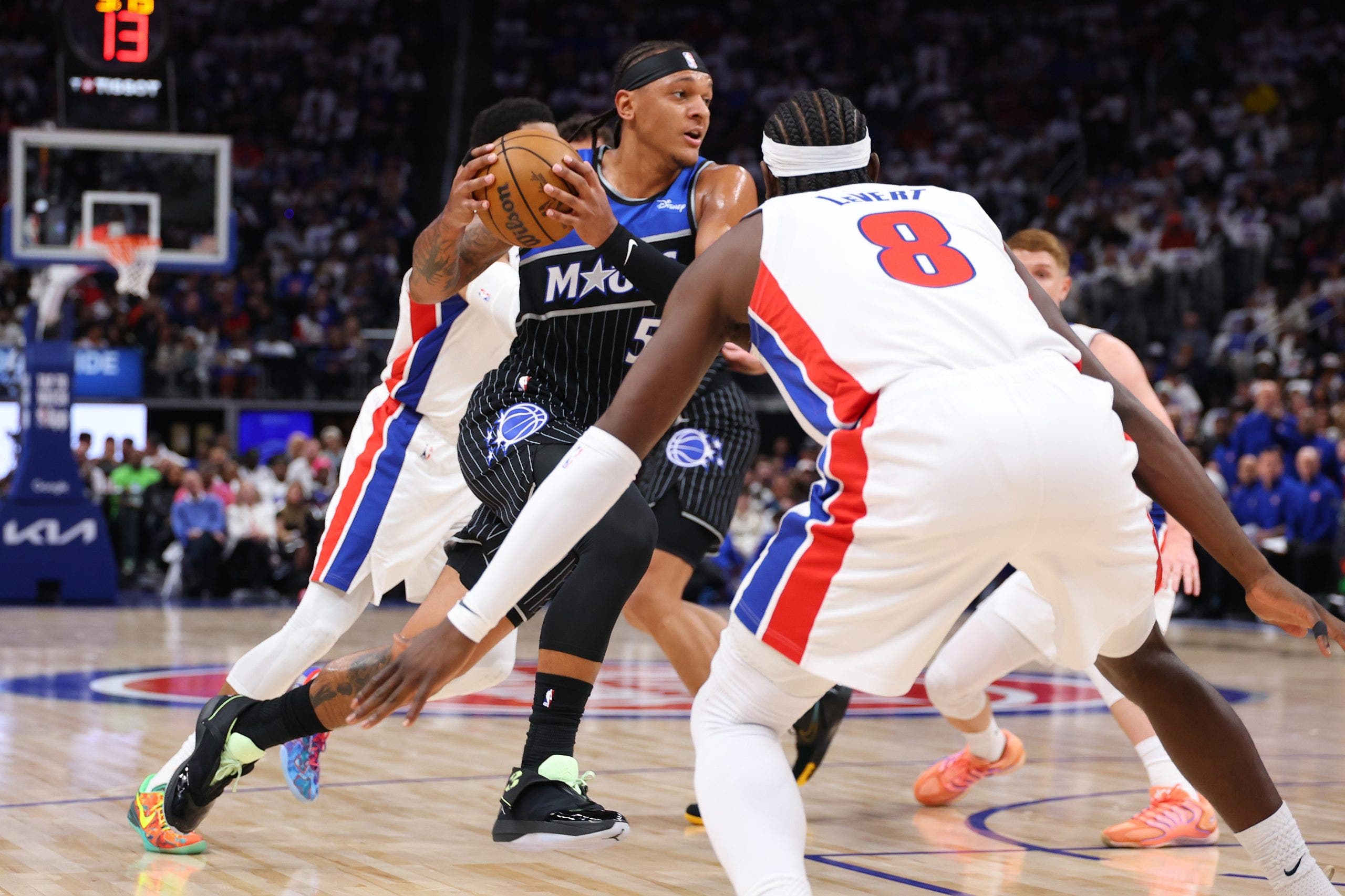 Magic upset Pistons in Detroit, take Game 1