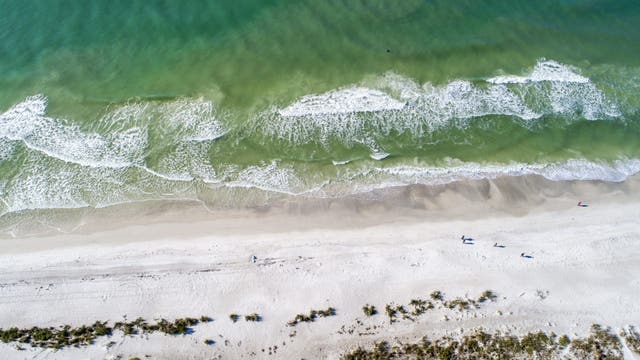 14-foot waves, 40MPH winds expected along Florida coast: What beach cities are doing to prepare