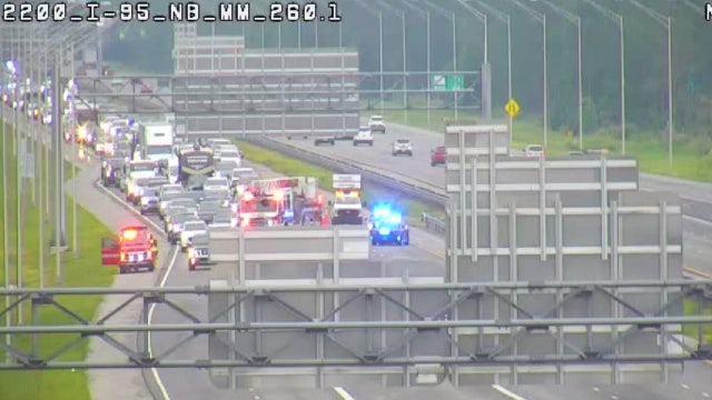 2 hurt in multi-vehicle crash on I-95 near Daytona Beach