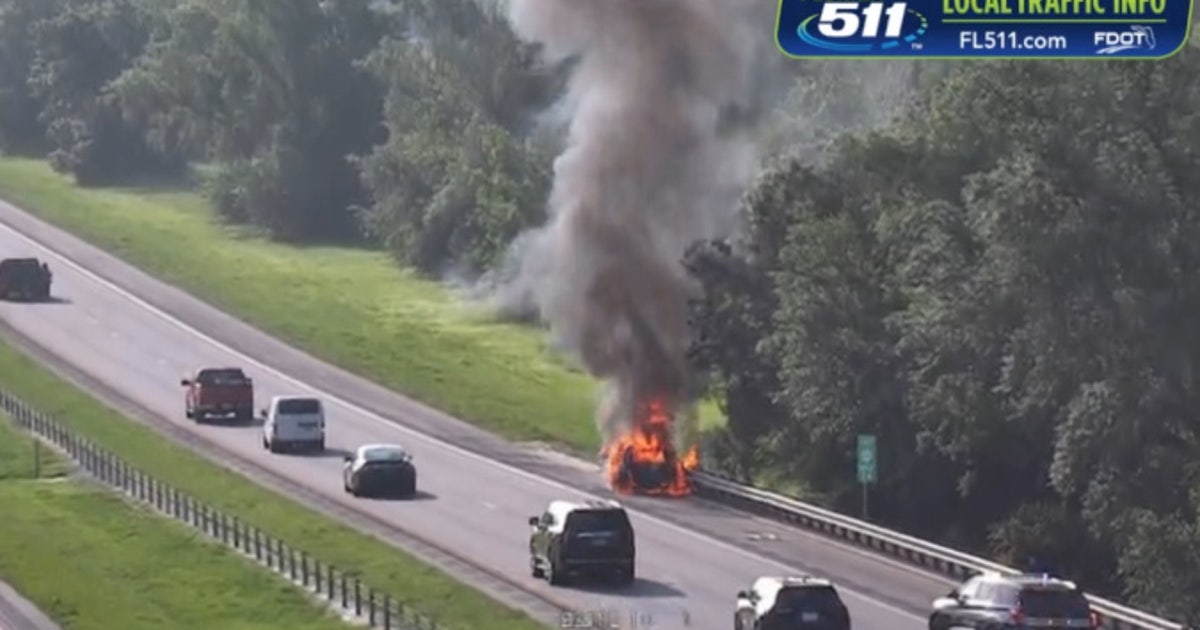 Vehicle fire slows traffic on SR-528 in Orange County