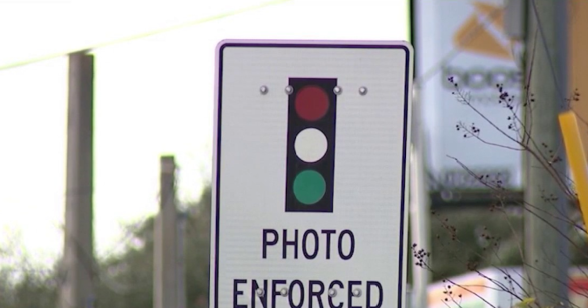 Orange County votes unanimously to keep red light cameras for 10 years