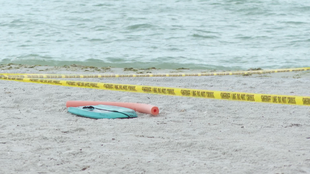 Lightning strike kills 1, hurts 3 in Fort Myers Beach, officials say