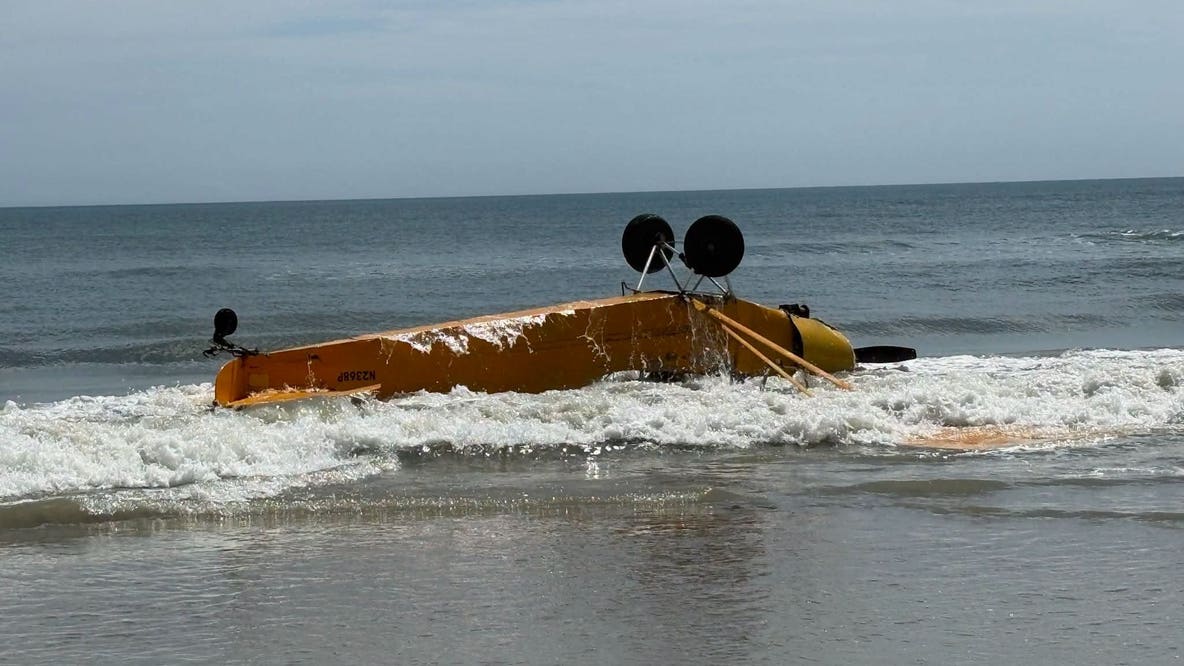 Banner plane crashes off coast of New Smyrna Beach