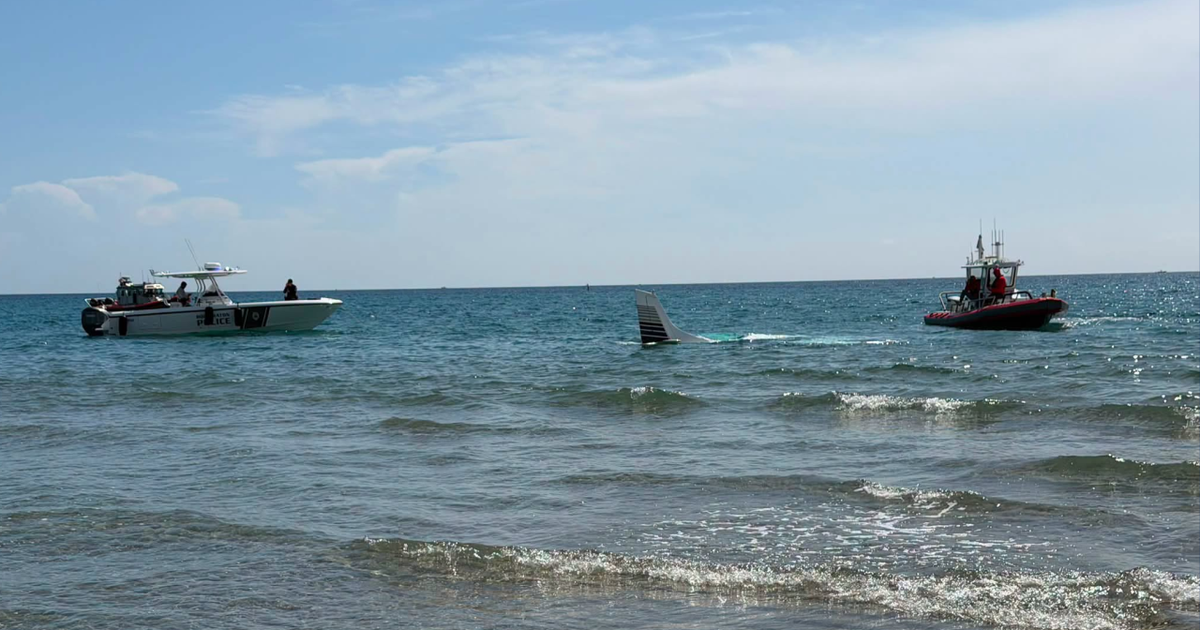 Small plane crashes into Atlantic off Boca Raton coast; pilot unhurt, police say