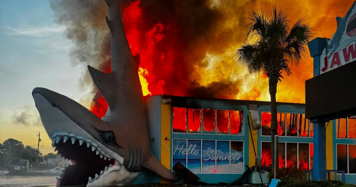 Panama City Beach landmark Jaws Souvenirs shop destroyed by early morning fire