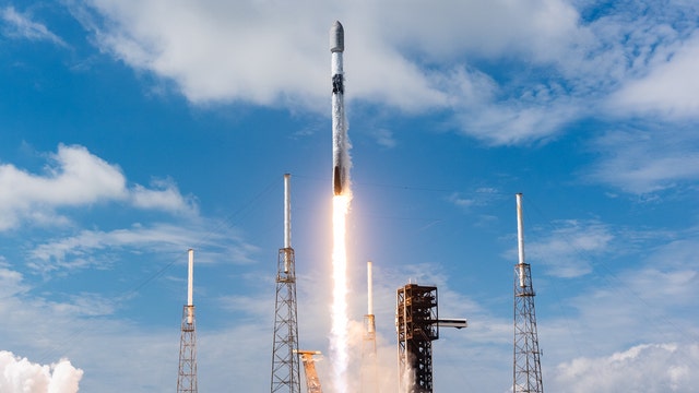 SpaceX launches Starlink mission as Trump pushes for 1,000 annual launches