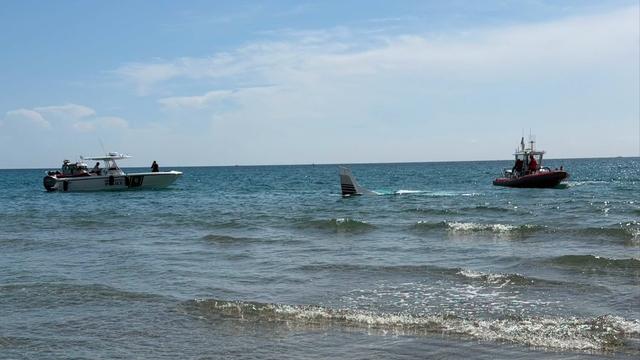 Small plane crashes into Atlantic off Boca Raton coast; pilot unhurt, police say