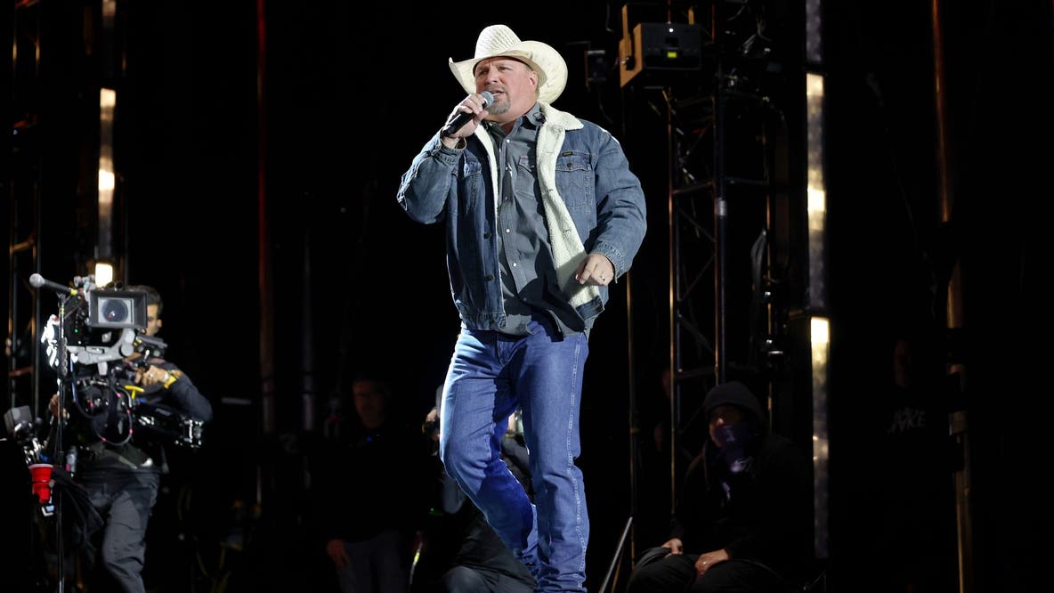 Garth Brooks adds third show to Orlando tour stop