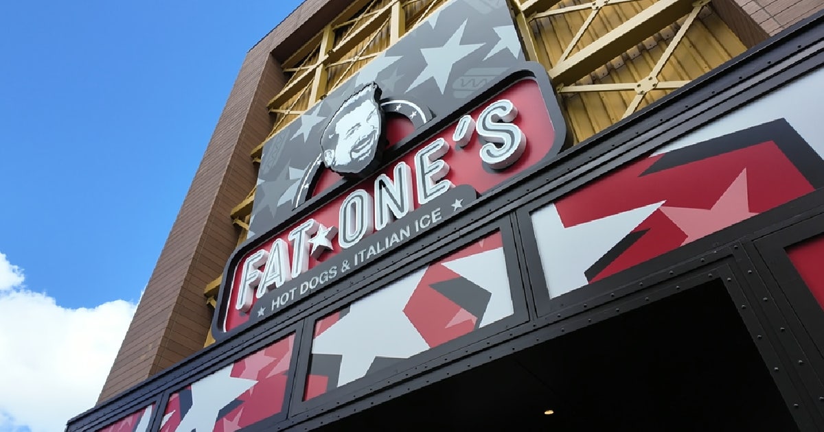 Joey Fatone opens new hot dog spot at Universal CityWalk