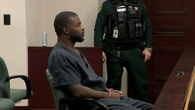 Man accused of stabbing victim 4 times in downtown Orlando held without bond