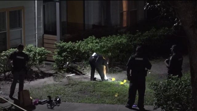 Orange County deputies seek suspect after 19-year-old woman shot, killed in apartment complex