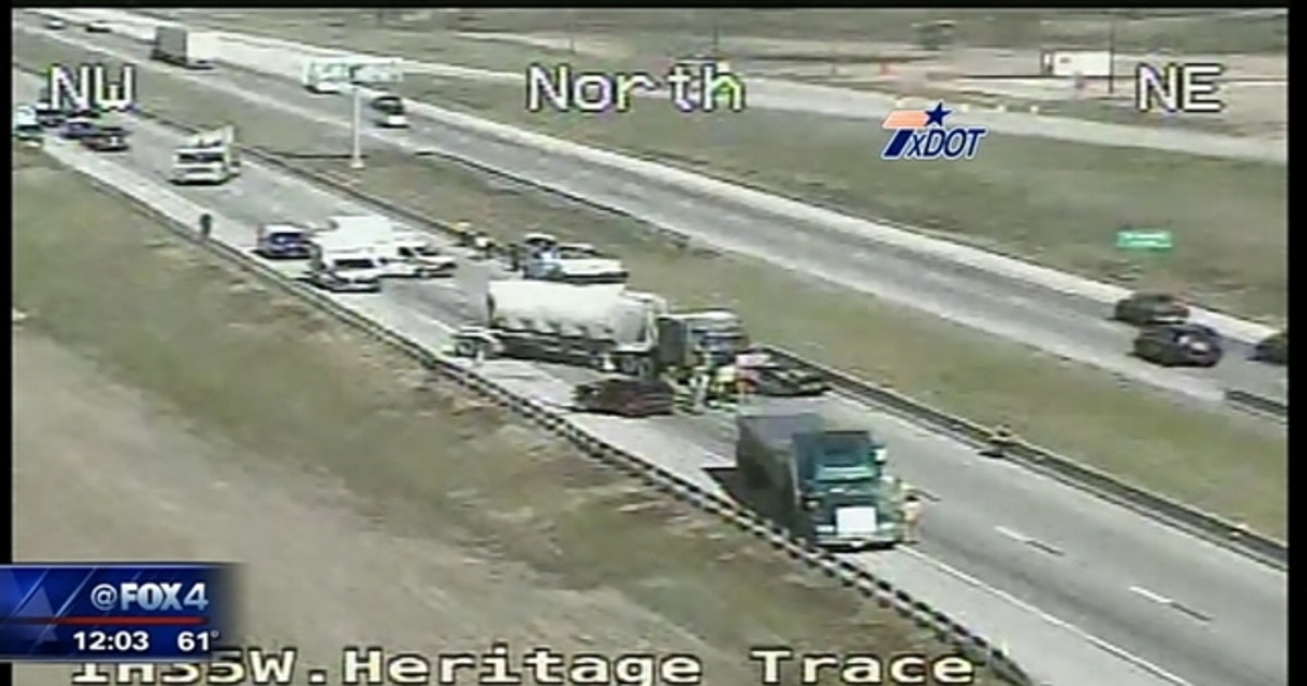 Multi-vehicle accident kills one in Fort Worth on I-35 | FOX 4 Dallas ...