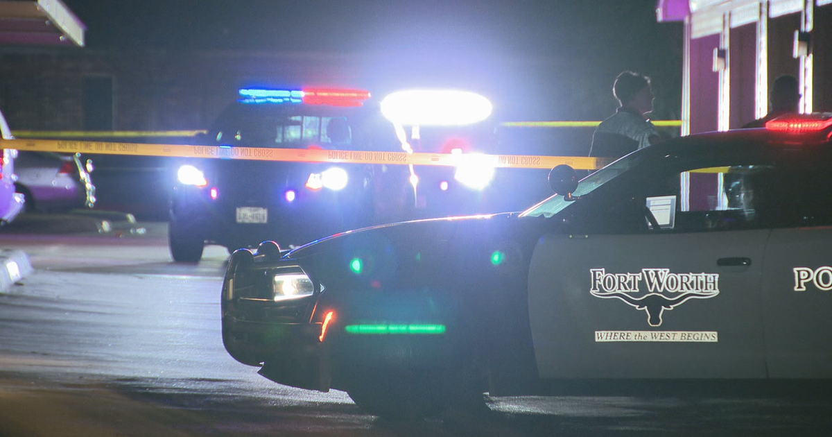 1 dead, 1 hurt following large Fort Worth fight | FOX 4 Dallas-Fort Worth