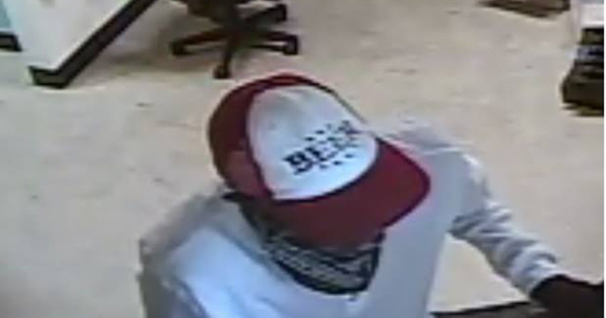 Suspects sought in armed Ft. Worth robbery | FOX 4 Dallas-Fort Worth