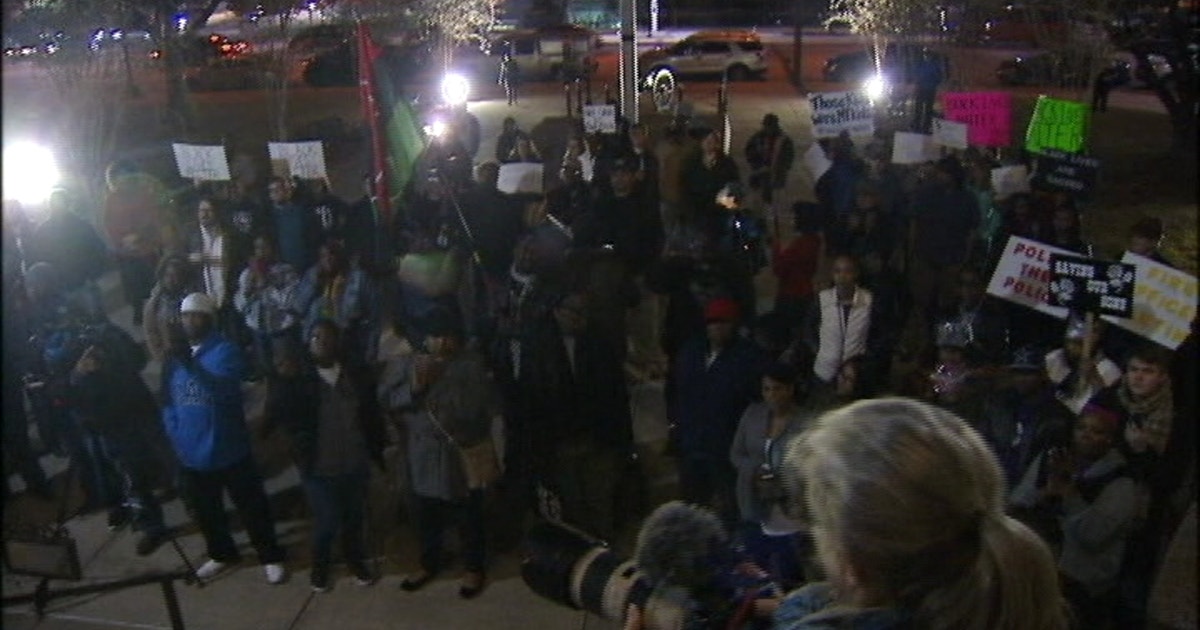 Protesters demand firing of Fort Worth officer in viral arrest video ...