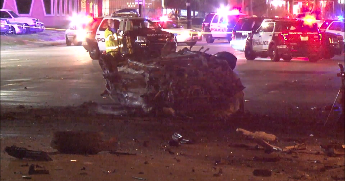 2 Houston police officers survive fiery crash with drunk driver | FOX 4 ...