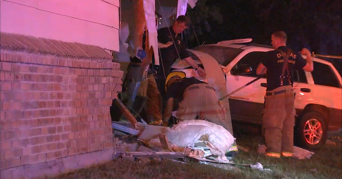 Car thief crashes into South Dallas home | FOX 4 Dallas-Fort Worth