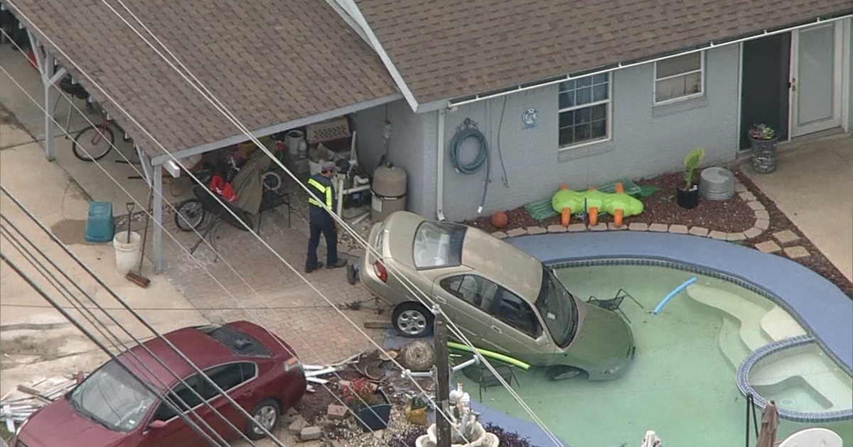 Car winds up in Arlington home's pool after wreck | FOX 4 Dallas-Fort Worth