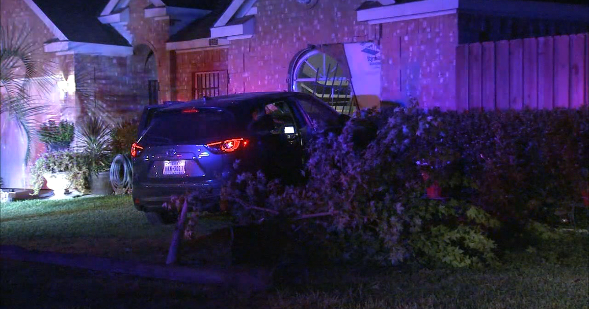 Driver crashes into house during police chase | FOX 4 Dallas-Fort Worth